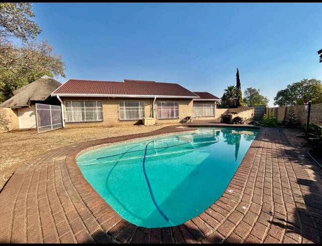 5 BEDROOM HOUSE FOR SALE IN FLORA GARDENS